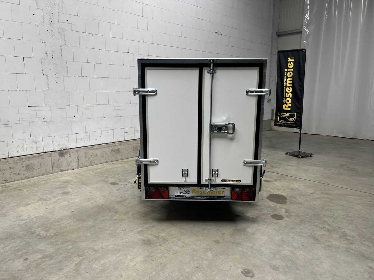 CHEVAL LIBERTE DEBON C220 Roadster Kofferanhänger - Closed box trailer: picture 3 CHEVAL LIBERTE DEBON C220 Roadster Kofferanhänger - Closed box trailer: picture 3