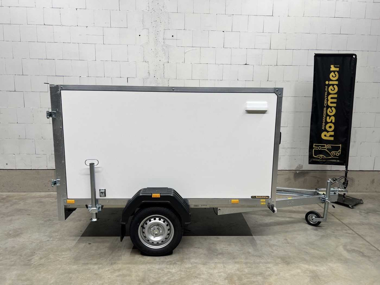 CHEVAL LIBERTE DEBON C220 Roadster Kofferanhänger - Closed box trailer: picture 2 CHEVAL LIBERTE DEBON C220 Roadster Kofferanhänger - Closed box trailer: picture 2