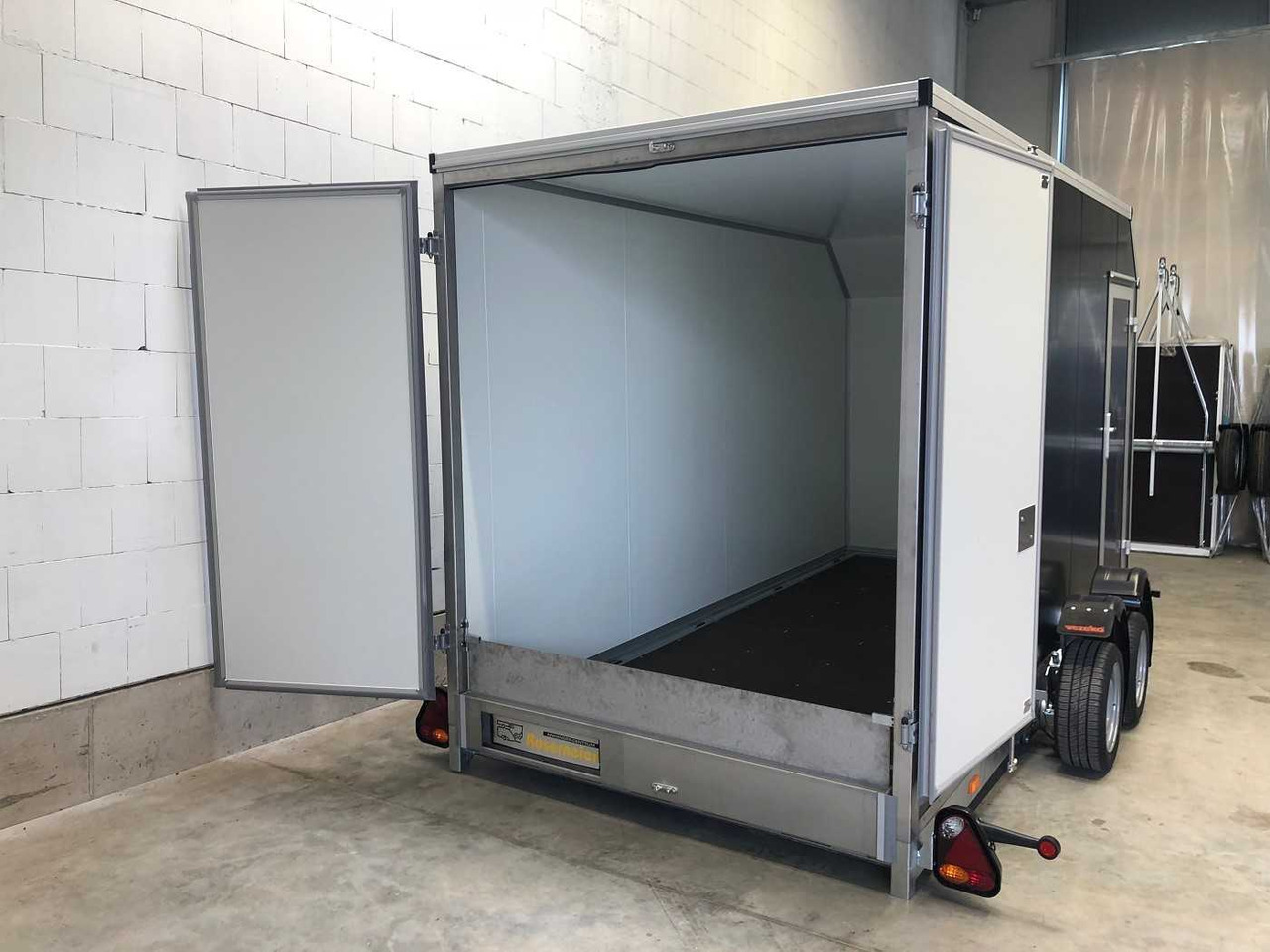 New Closed box trailer VEZEKO Husky FB K 35.40 SP EP Tür Kofferanhänger Absenker: picture 7 New Closed box trailer VEZEKO Husky FB K 35.40 SP EP Tür Kofferanhänger Absenker: picture 7