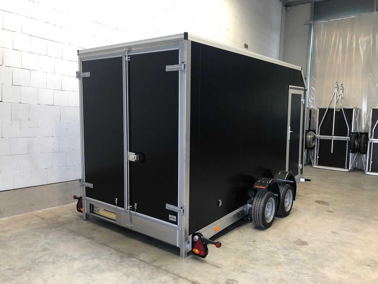 New Closed box trailer VEZEKO Husky FB K 35.40 SP EP Tür Kofferanhänger Absenker: picture 16 New Closed box trailer VEZEKO Husky FB K 35.40 SP EP Tür Kofferanhänger Absenker: picture 16