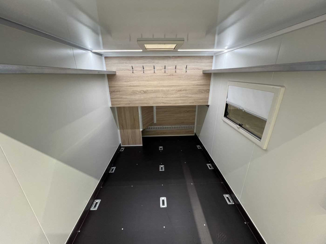 VEZEKO TK D 27.45 Camp Kofferanhänger - Caravan: picture 4 VEZEKO TK D 27.45 Camp Kofferanhänger - Caravan: picture 4