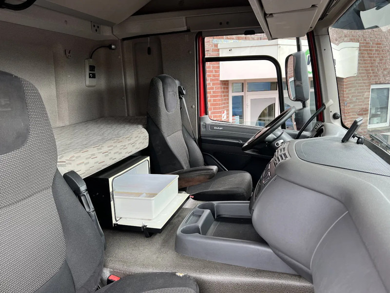 Container transporter/ Swap body truck DAF CF 290 4X2 EURO6 SPACECAB RENOVA / VANGMUIL / LAADKLEP / TOP STAAT: picture 9