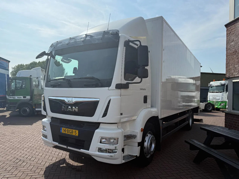 MAN TGM TGM 18.250 4X2 BL Koffer mit 2T Ladebordwand TOP NL TRUCK - Box truck: picture 2 MAN TGM TGM 18.250 4X2 BL Koffer mit 2T Ladebordwand TOP NL TRUCK - Box truck: picture 2