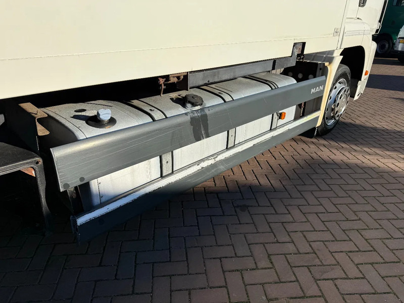 Box truck MAN TGS 18.320 TGS 18.320 4X2 LL mit Wechsel Koffer und LBW Euro5: picture 8 Box truck MAN TGS 18.320 TGS 18.320 4X2 LL mit Wechsel Koffer und LBW Euro5: picture 8