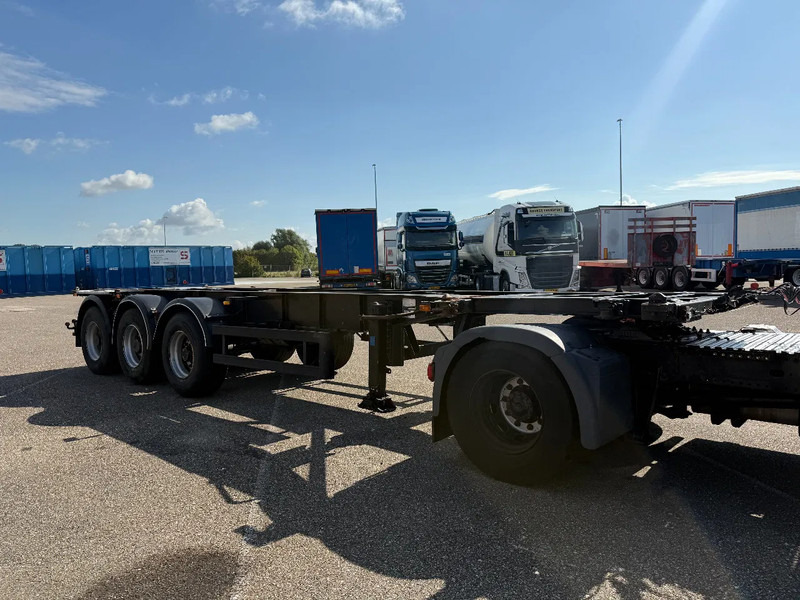 Van Hool Van Hool container chassis / SAF drum / 2x Lift Axle / tankcontainer - Container transporter/ Swap body semi-trailer: picture 3 Van Hool Van Hool container chassis / SAF drum / 2x Lift Axle / tankcontainer - Container transporter/ Swap body semi-trailer: picture 3