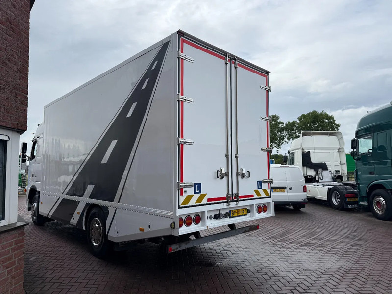 Volvo FH 400 FAHRSCHULE / DRIVINGSCHOOL / MANUAL / 4-SITZE / 343TKM / HOLLAND TRUCK!!! - Box truck: picture 3 Volvo FH 400 FAHRSCHULE / DRIVINGSCHOOL / MANUAL / 4-SITZE / 343TKM / HOLLAND TRUCK!!! - Box truck: picture 3