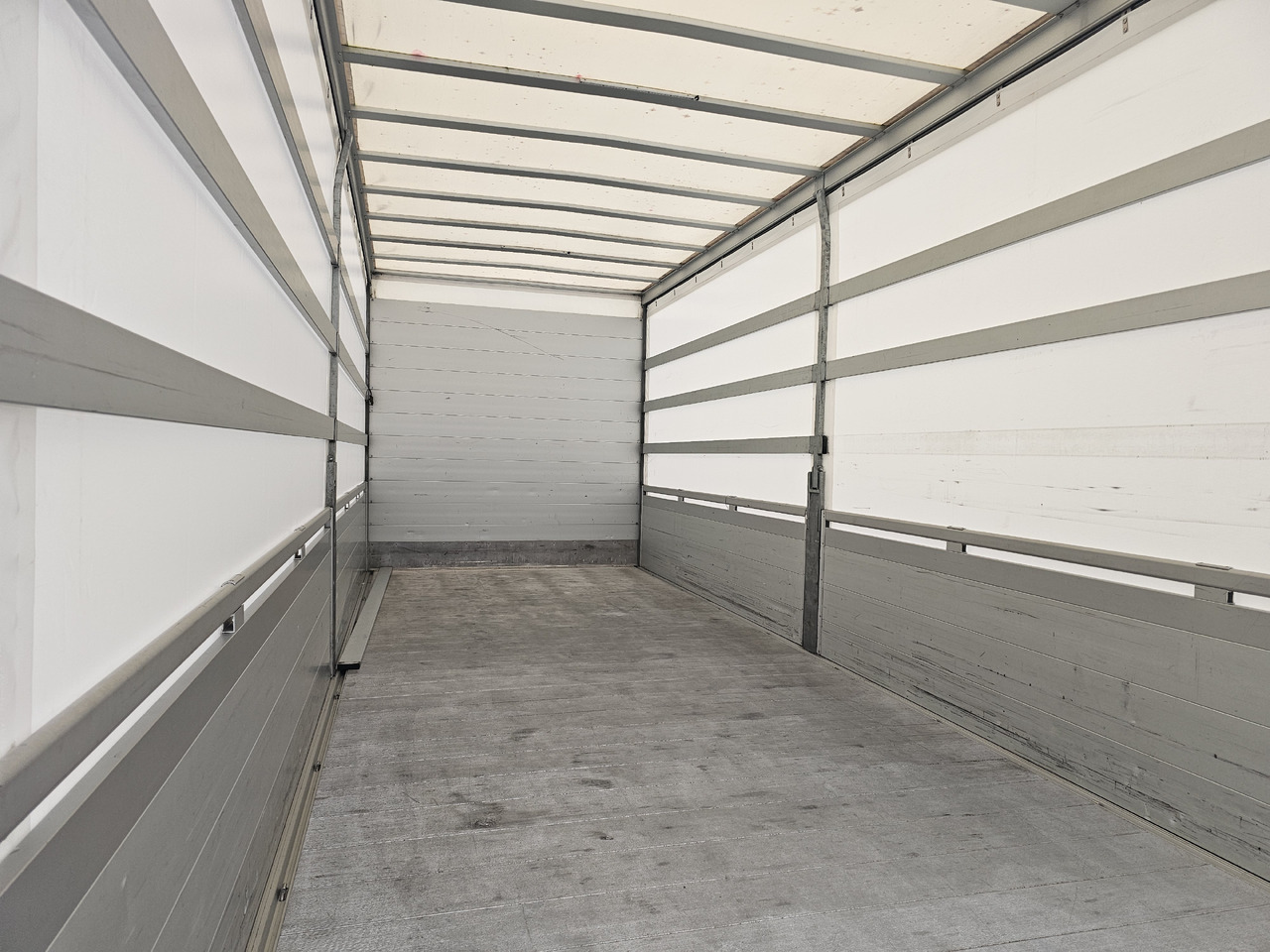 Curtainsider truck MAN TGL 12.250: picture 12