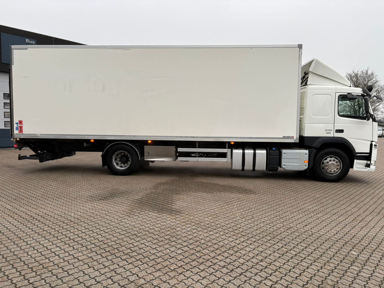 Refrigerator truck Volvo FM330: picture 7 Refrigerator truck Volvo FM330: picture 7