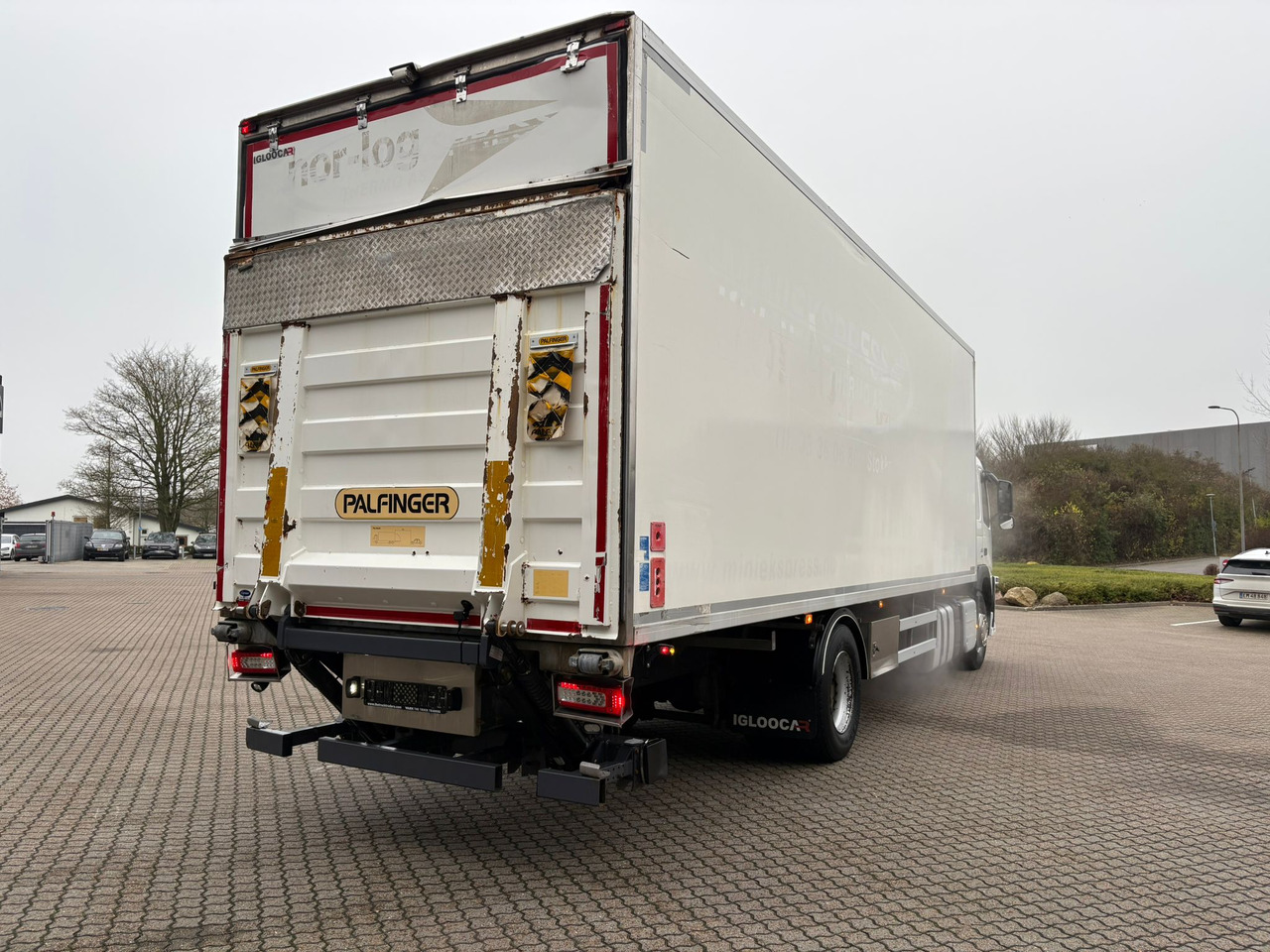 Volvo FM330 - Refrigerator truck: picture 3 Volvo FM330 - Refrigerator truck: picture 3