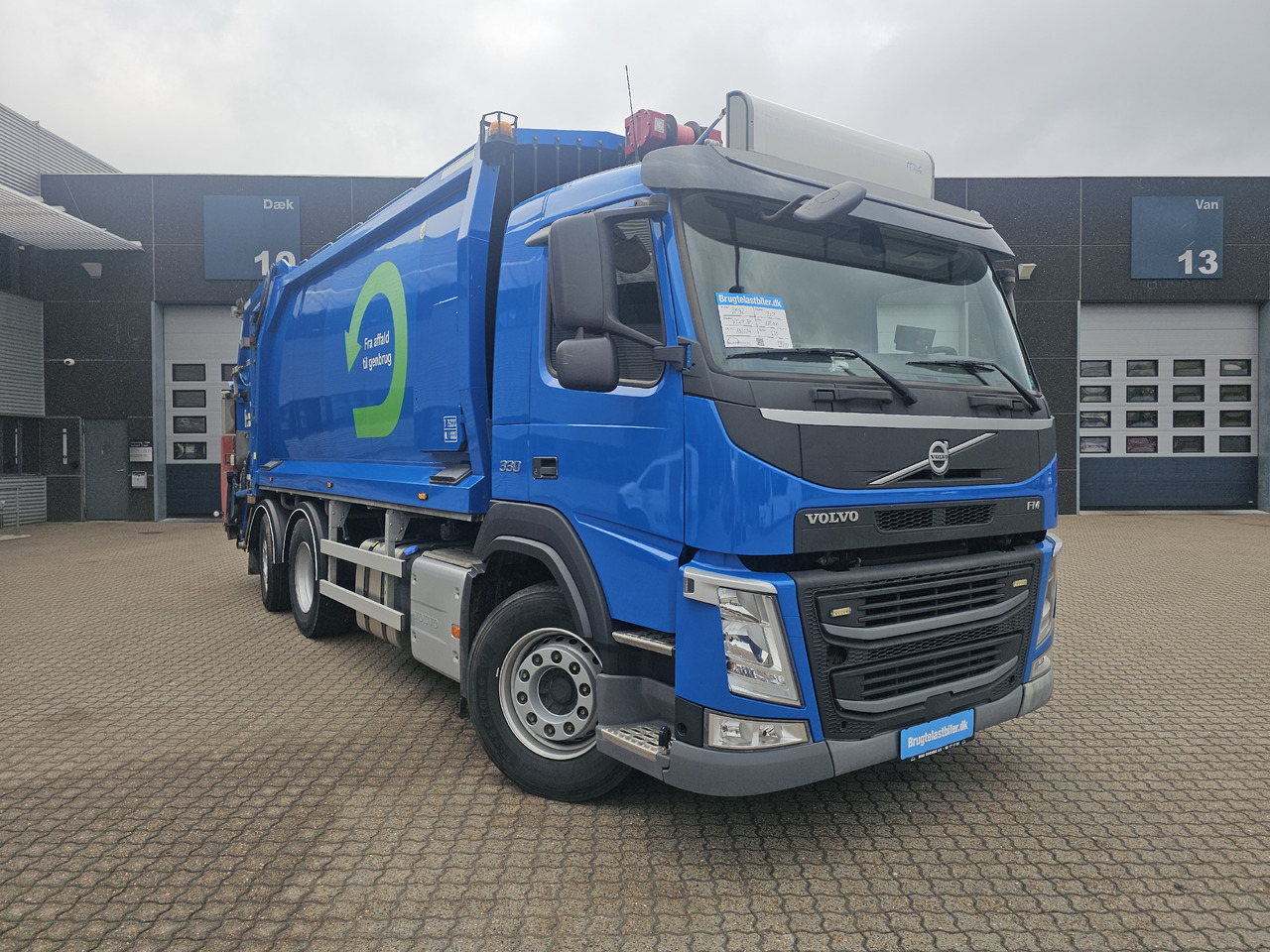 Volvo FM330 - Garbage truck: picture 2 Volvo FM330 - Garbage truck: picture 2
