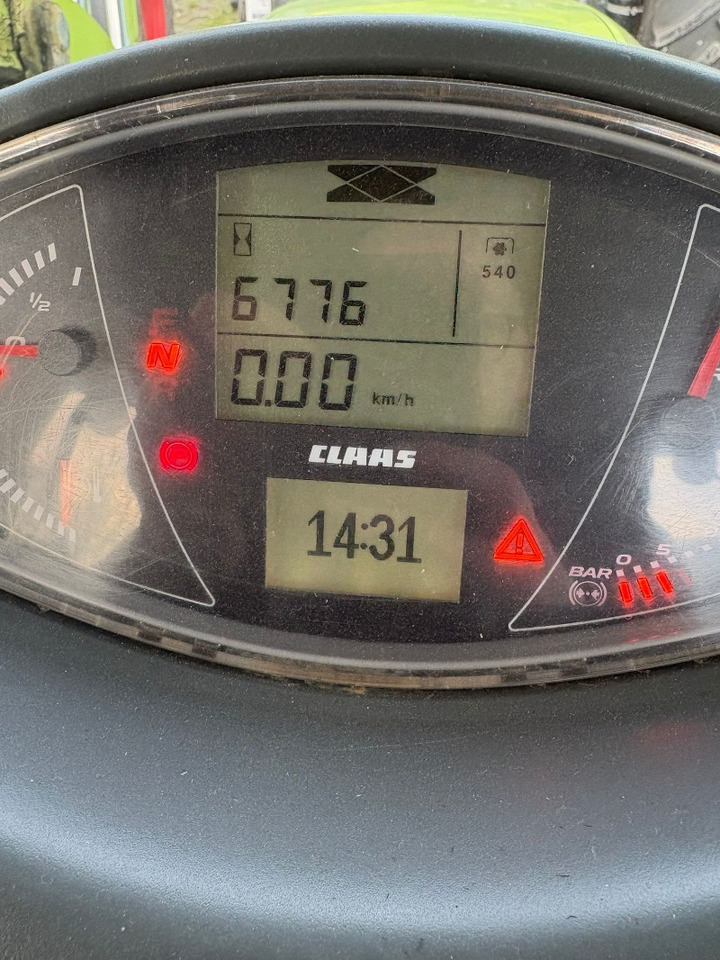 CLAAS Arion 550 CMATIC - Farm tractor: picture 3 CLAAS Arion 550 CMATIC - Farm tractor: picture 3