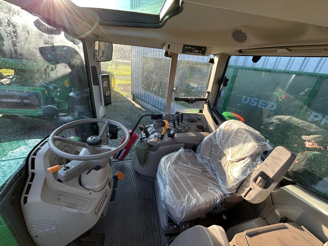 John Deere 6090M **MIETRÜCKLÄUFER** - Farm tractor: picture 3 John Deere 6090M **MIETRÜCKLÄUFER** - Farm tractor: picture 3