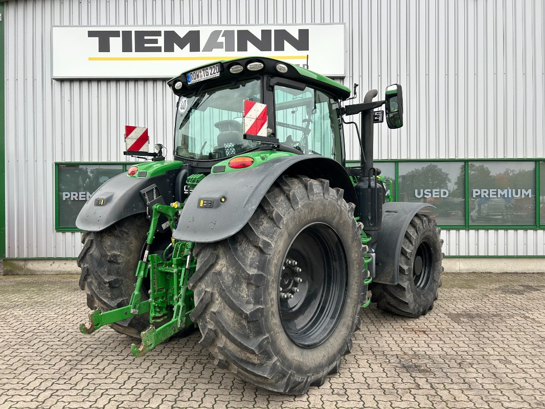 John Deere 6215R - Farm tractor: picture 2 John Deere 6215R - Farm tractor: picture 2