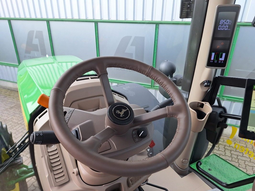 John Deere 6R 230 **MIETRÜCKLÄUFER** - Farm tractor: picture 4 John Deere 6R 230 **MIETRÜCKLÄUFER** - Farm tractor: picture 4