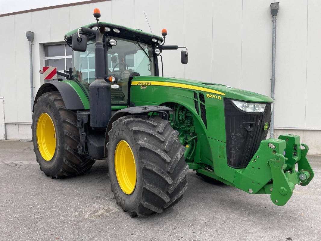 John Deere 8270R - Farm tractor: picture 2 John Deere 8270R - Farm tractor: picture 2