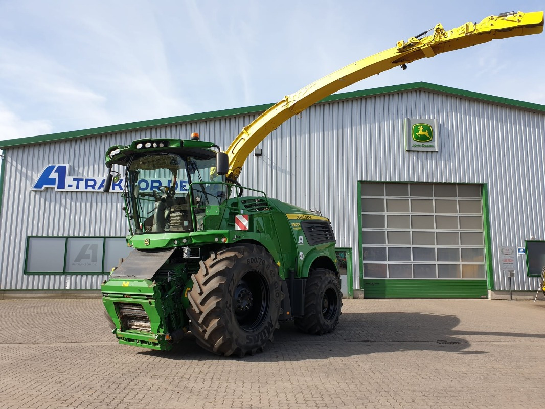John Deere 9900 - Harvester: picture 1 John Deere 9900 - Harvester: picture 1
