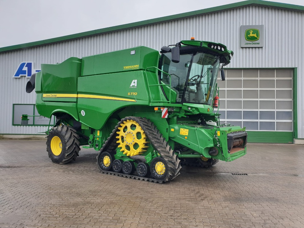 New Combine harvester John Deere S770: picture 14