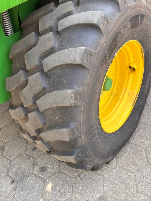 John Deere V461R - Bale wrapper: picture 3 John Deere V461R - Bale wrapper: picture 3