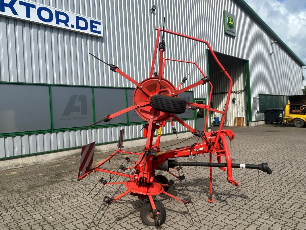 Kuhn GF 502 - Tedder/ Rake: picture 3 Kuhn GF 502 - Tedder/ Rake: picture 3