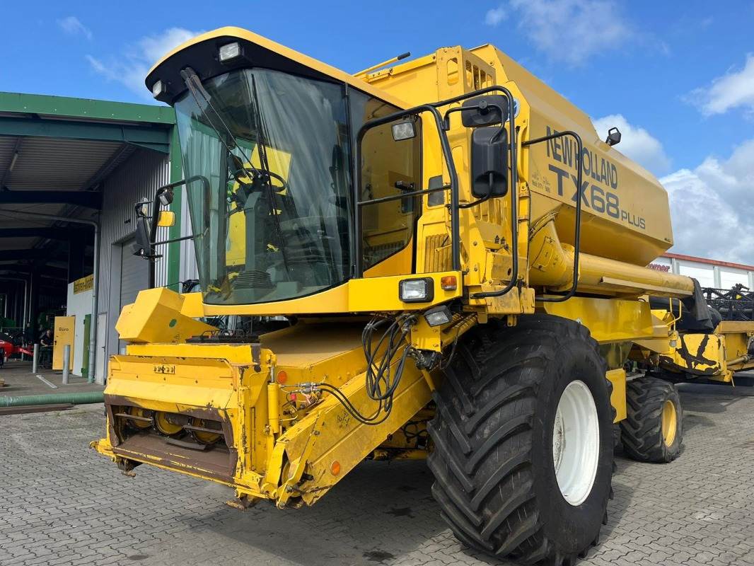 New Holland TX 68 Plus - Combine harvester: picture 2 New Holland TX 68 Plus - Combine harvester: picture 2
