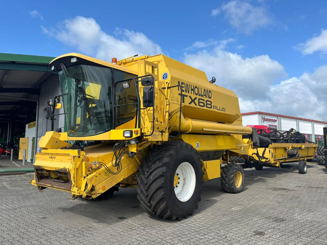 New Holland TX 68 Plus - Combine harvester: picture 1 New Holland TX 68 Plus - Combine harvester: picture 1