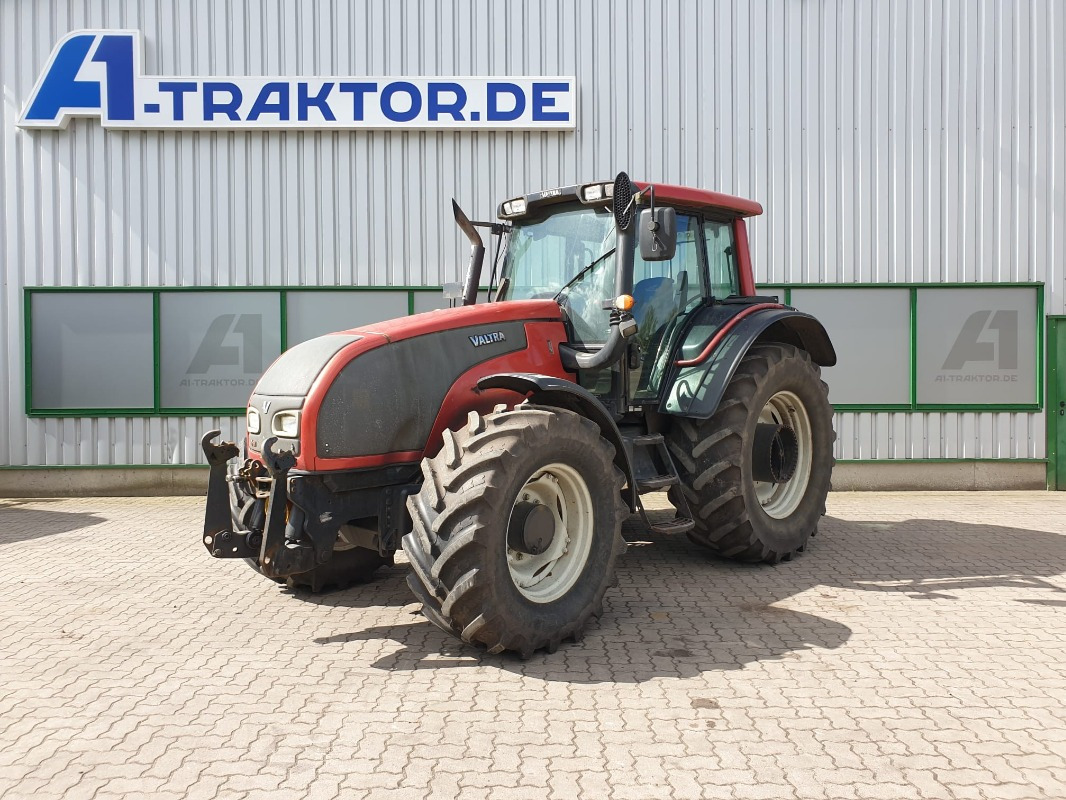Valtra T151 - Farm tractor: picture 1 Valtra T151 - Farm tractor: picture 1