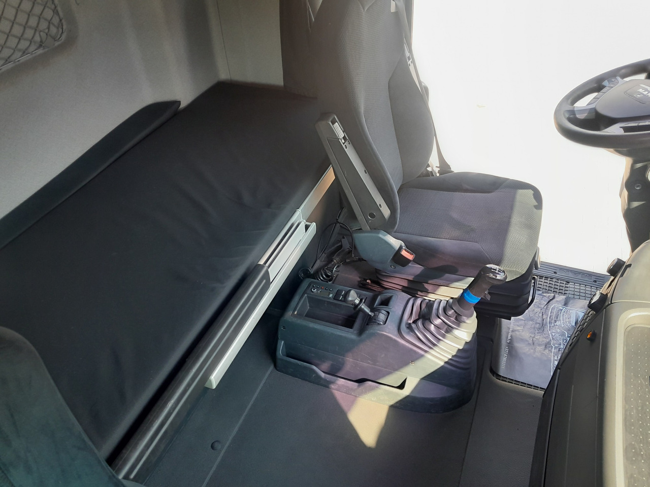 Tractor unit MAN TGX 18.440: picture 6