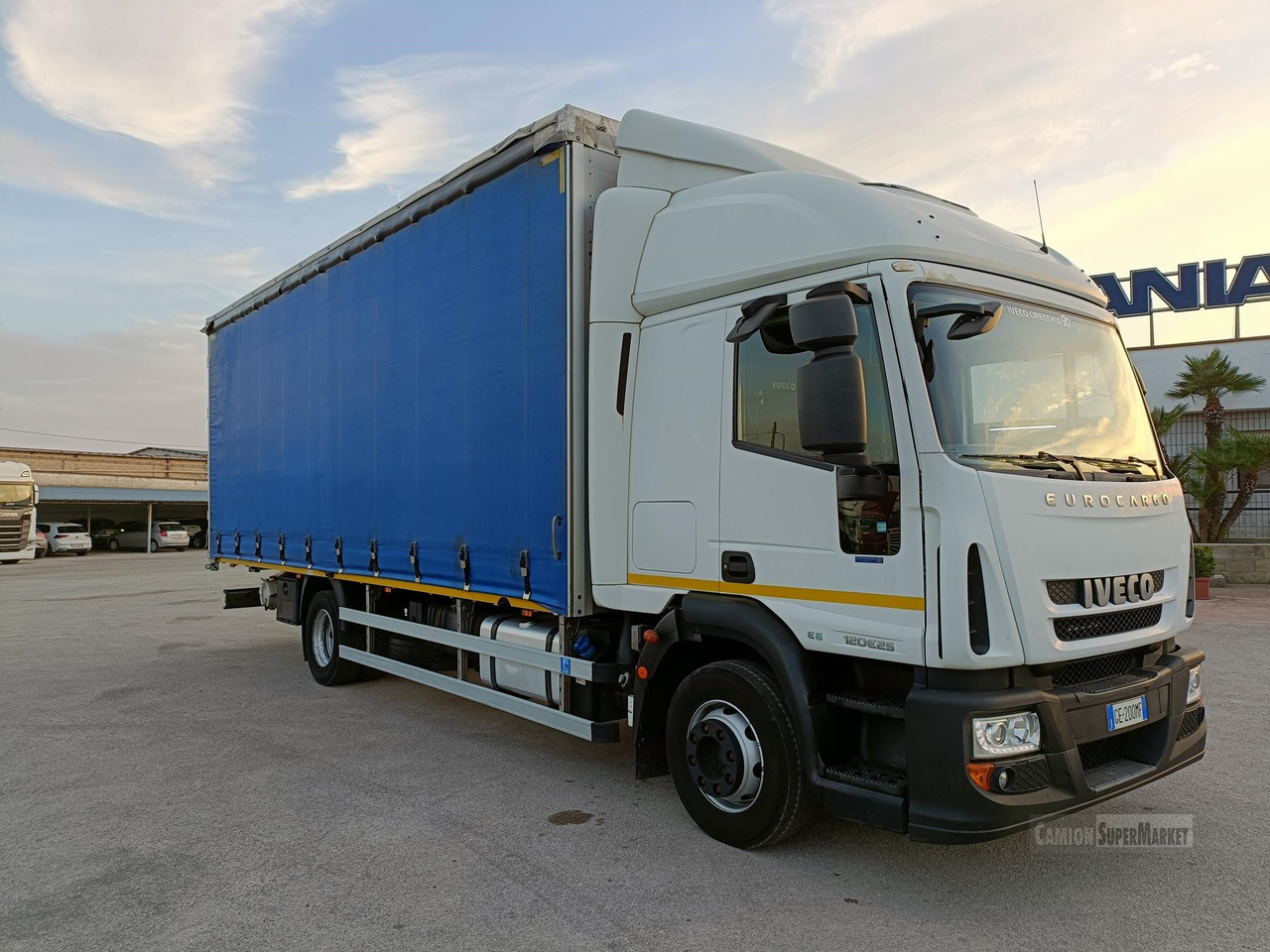 IVECO EUROCARGO 120E25 - Curtainsider truck: picture 3 IVECO EUROCARGO 120E25 - Curtainsider truck: picture 3