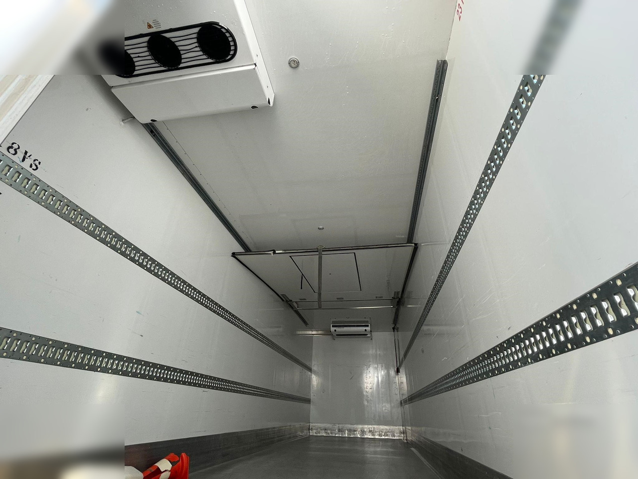 Refrigerator truck VOLVO FH500: picture 8