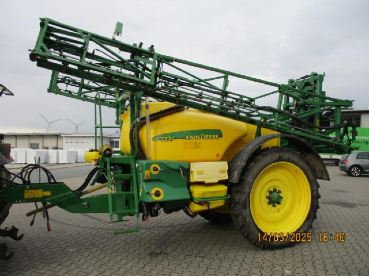 John Deere 732I - Trailed sprayer: picture 2 John Deere 732I - Trailed sprayer: picture 2