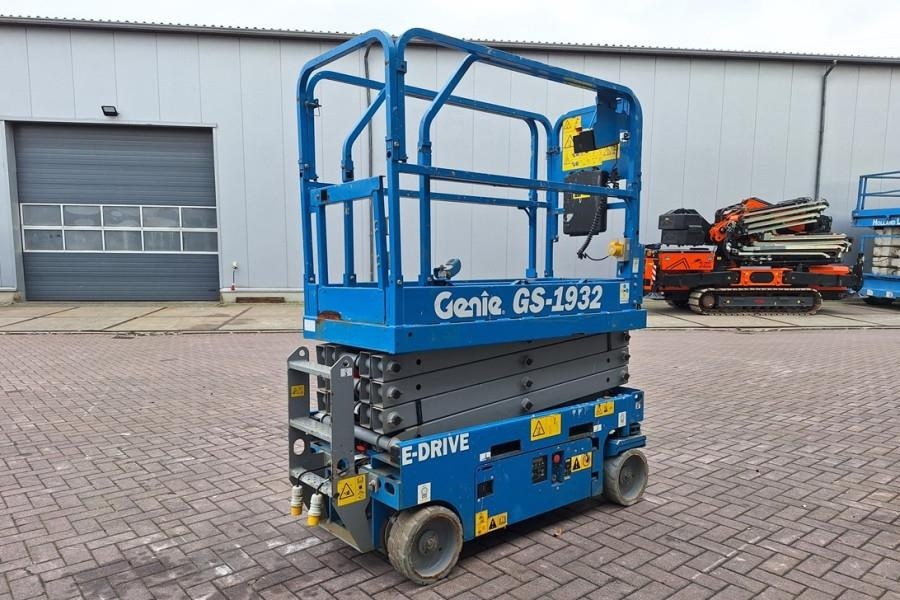 Genie GS1932 E-Drive Several In Stock, 8m Working Height - Scissor lift: picture 2 Genie GS1932 E-Drive Several In Stock, 8m Working Height - Scissor lift: picture 2