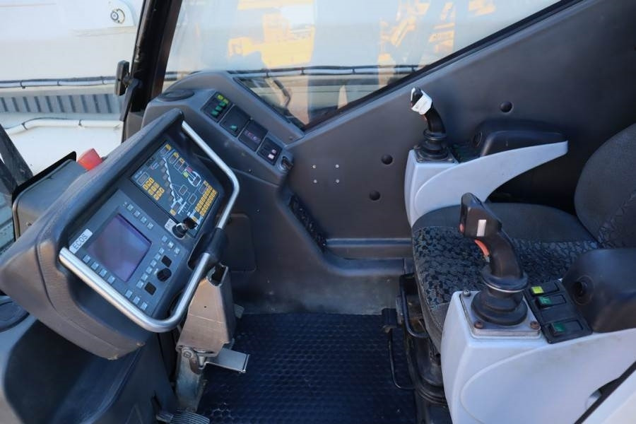 Grove GMK3055 Diesel, 6x6x6, 55t Capacity, 43m Main Boom - All terrain crane: picture 5 Grove GMK3055 Diesel, 6x6x6, 55t Capacity, 43m Main Boom - All terrain crane: picture 5