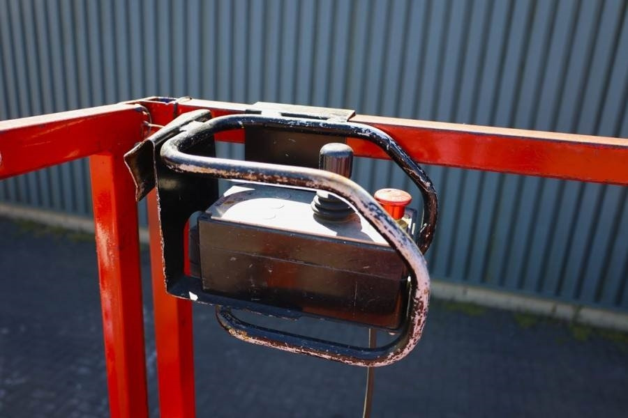 Holland Lift Ecostar HL-9710 Electric, 12m Working Height, 325k  - Scissor lift: picture 5 Holland Lift Ecostar HL-9710 Electric, 12m Working Height, 325k  - Scissor lift: picture 5