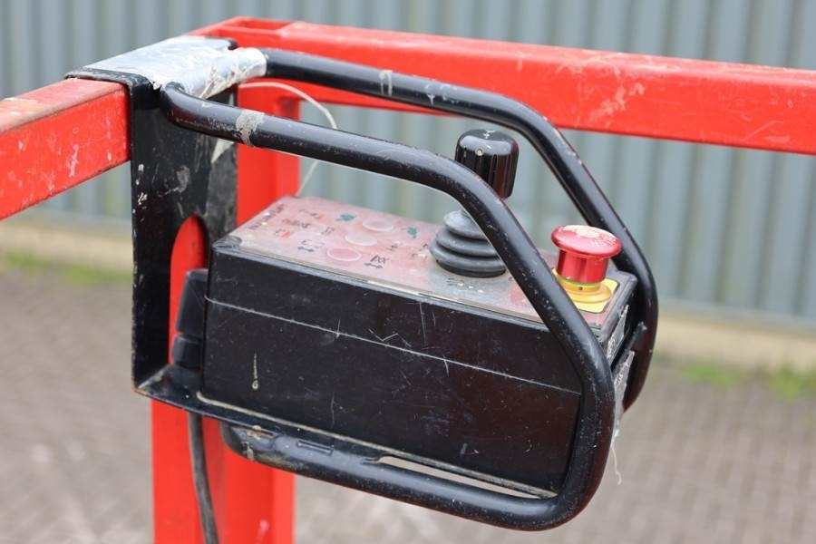 Holland Lift Ecostar HL-9710 Electric, 12m Working Height, 325k  - Scissor lift: picture 4 Holland Lift Ecostar HL-9710 Electric, 12m Working Height, 325k  - Scissor lift: picture 4