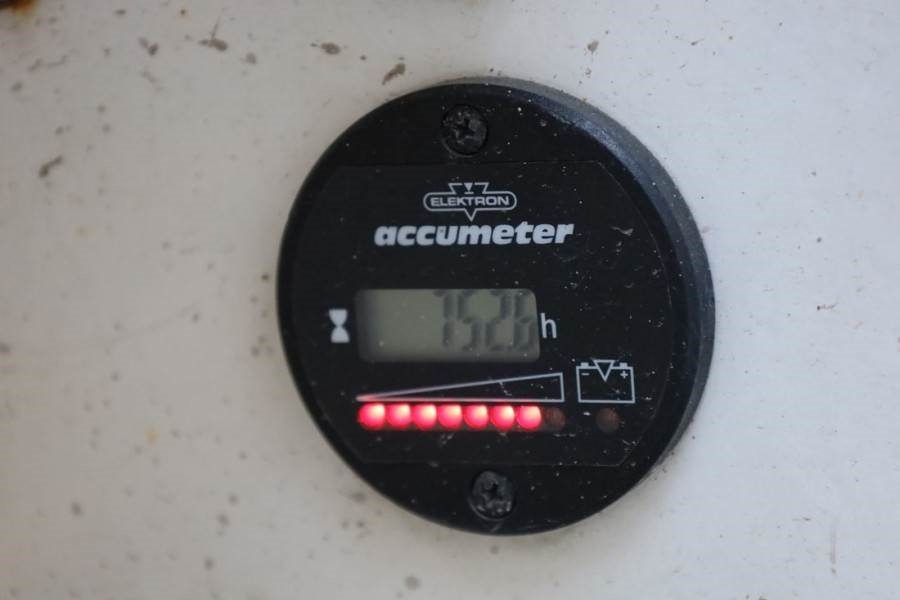 Holland Lift Ecostar HL-9710 Electric, 12m Working Height, 325k  - Scissor lift: picture 5 Holland Lift Ecostar HL-9710 Electric, 12m Working Height, 325k  - Scissor lift: picture 5