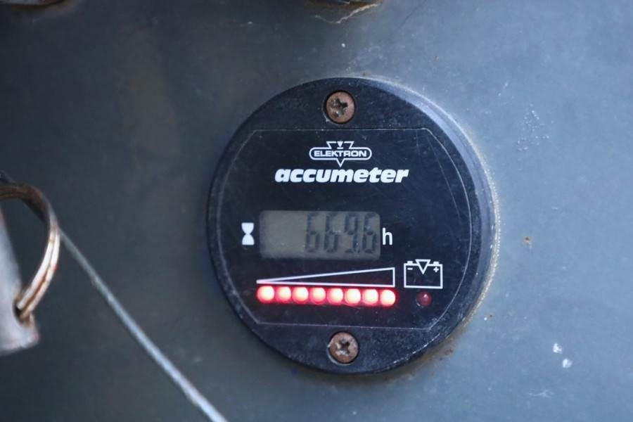 Holland Lift Ecostar HL-9710 Electric, 12m Working Height, 325k  - Scissor lift: picture 5 Holland Lift Ecostar HL-9710 Electric, 12m Working Height, 325k  - Scissor lift: picture 5