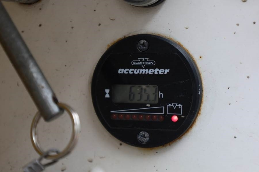 Holland Lift Ecostar HL-9710 Electric, 12m Working Height, 325k  - Scissor lift: picture 5 Holland Lift Ecostar HL-9710 Electric, 12m Working Height, 325k  - Scissor lift: picture 5