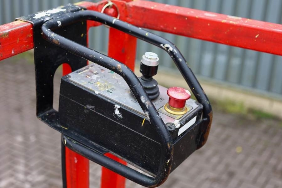 Holland Lift Ecostar HL-9710 Electric, 12m Working Height, 325k  - Scissor lift: picture 4 Holland Lift Ecostar HL-9710 Electric, 12m Working Height, 325k  - Scissor lift: picture 4