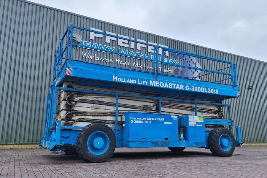 Holland Lift Megastar G-300DL30/S Diesel, 4x4x4 Drive, 33.5m Wo - Scissor lift: picture 1 Holland Lift Megastar G-300DL30/S Diesel, 4x4x4 Drive, 33.5m Wo - Scissor lift: picture 1