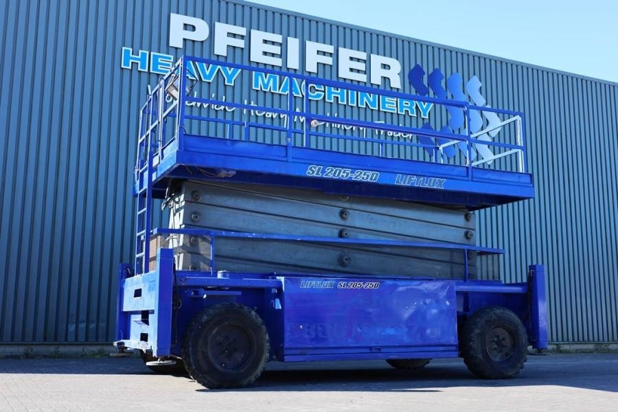 Liftlux SL205-25D Diesel, 4x4 Drive, Hydraulic Deck Extens - Scissor lift: picture 1 Liftlux SL205-25D Diesel, 4x4 Drive, Hydraulic Deck Extens - Scissor lift: picture 1