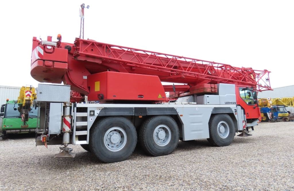 Liebherr LTM 1055-3.2 - All terrain crane: picture 3 Liebherr LTM 1055-3.2 - All terrain crane: picture 3