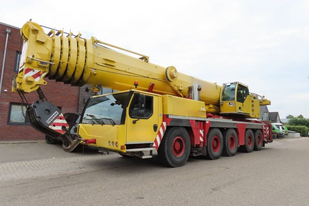 Liebherr LTM 1220-5.2 - All terrain crane: picture 1 Liebherr LTM 1220-5.2 - All terrain crane: picture 1