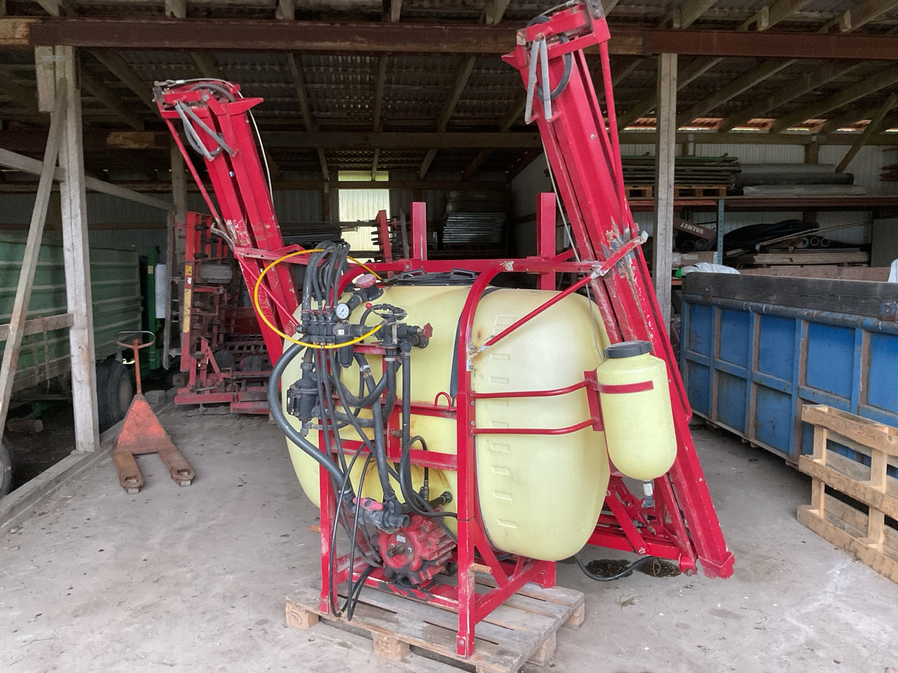 Hardi - Tractor mounted sprayer: picture 1 Hardi - Tractor mounted sprayer: picture 1