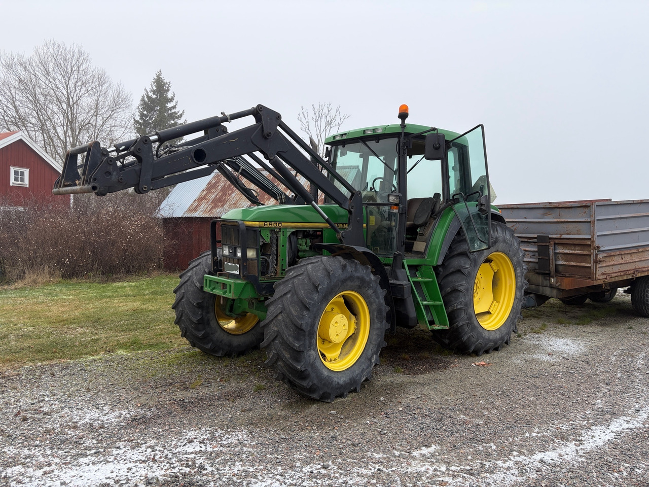 John Deere 6900 - Farm tractor: picture 1 John Deere 6900 - Farm tractor: picture 1