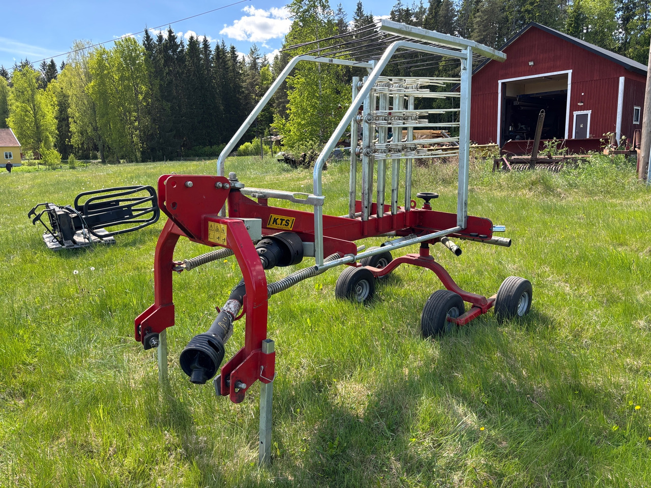 K.T.S 3003 - Tedder/ Rake: picture 1 K.T.S 3003 - Tedder/ Rake: picture 1