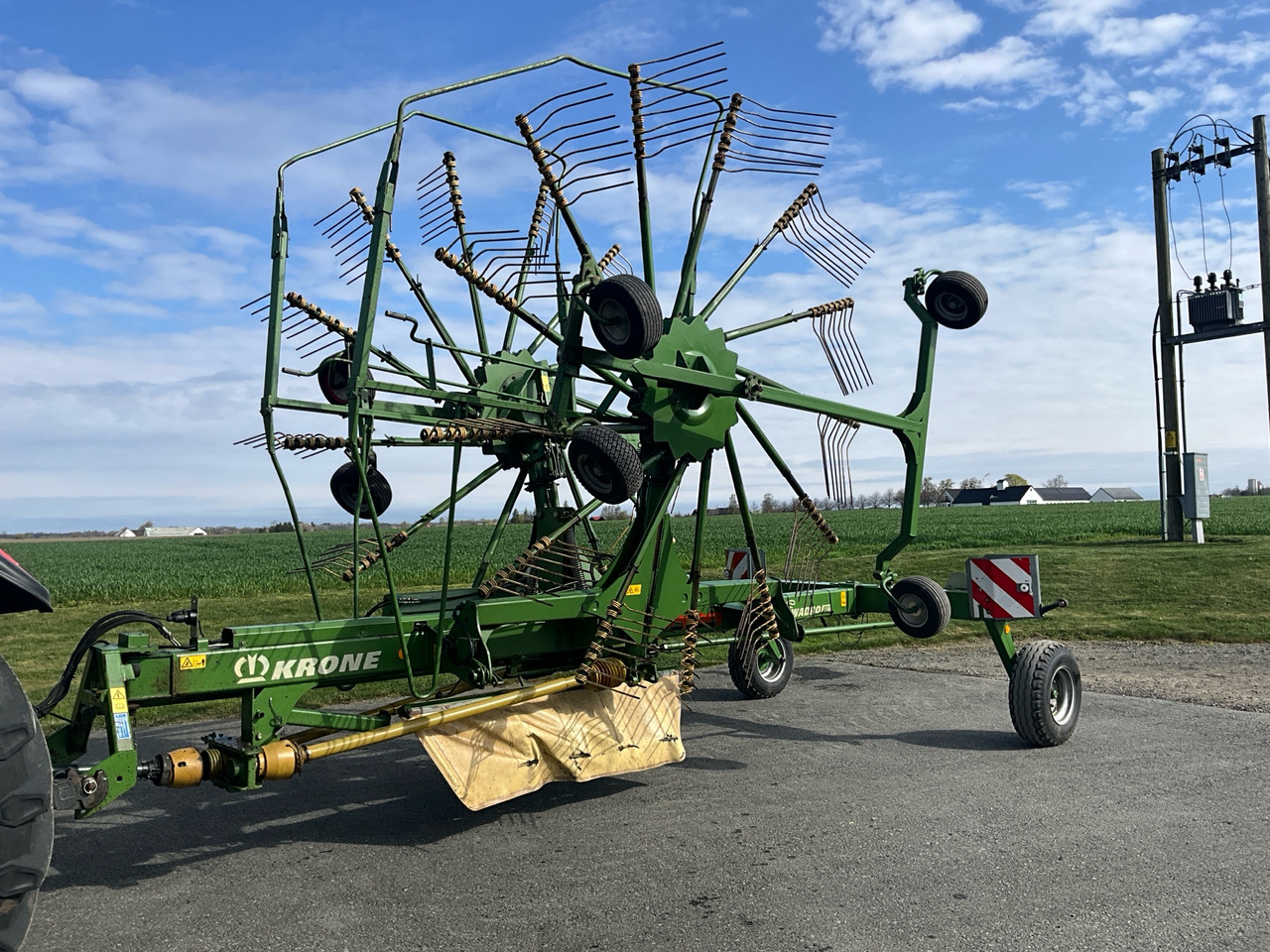 Krone Swadro 881 - Tedder/ Rake: picture 1 Krone Swadro 881 - Tedder/ Rake: picture 1