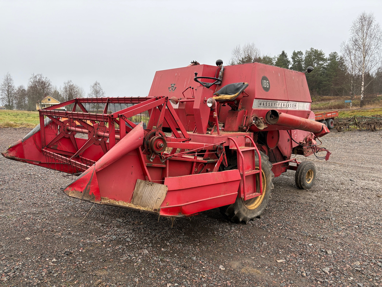 Massey Ferguson 186 - Combine harvester: picture 1 Massey Ferguson 186 - Combine harvester: picture 1