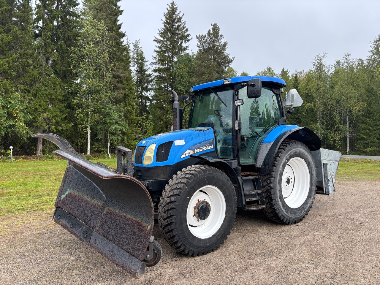 New Holland TS110A - Farm tractor: picture 1 New Holland TS110A - Farm tractor: picture 1