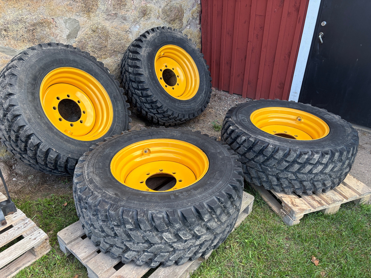 Nokian 420/65 R24 - Tire for Construction machinery: picture 1 Nokian 420/65 R24 - Tire for Construction machinery: picture 1