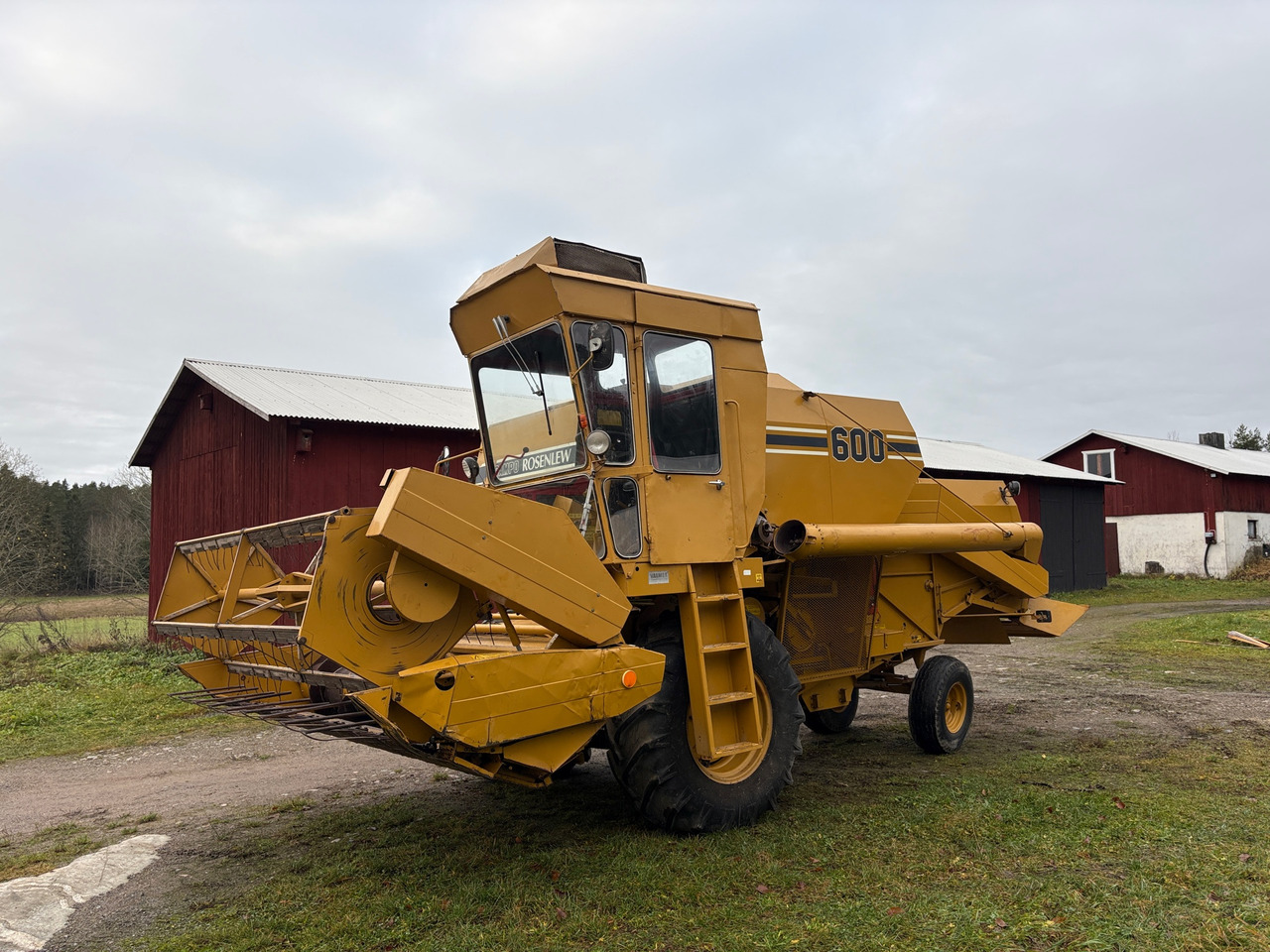 Sampo Rosenlew 600 - Combine harvester: picture 1 Sampo Rosenlew 600 - Combine harvester: picture 1
